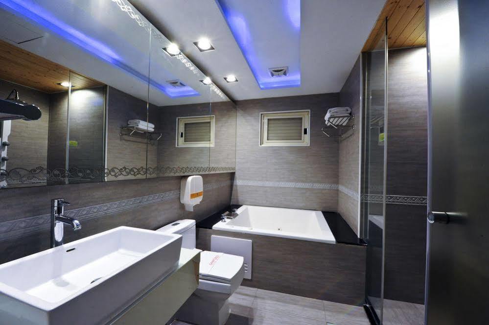 Zj Motel Hsinchu Dış mekan fotoğraf